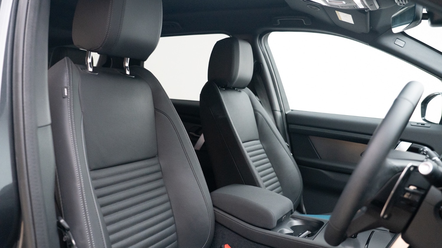 Used Land Rover Discovery Sport 2024 for sale - 76434962: Photo 3