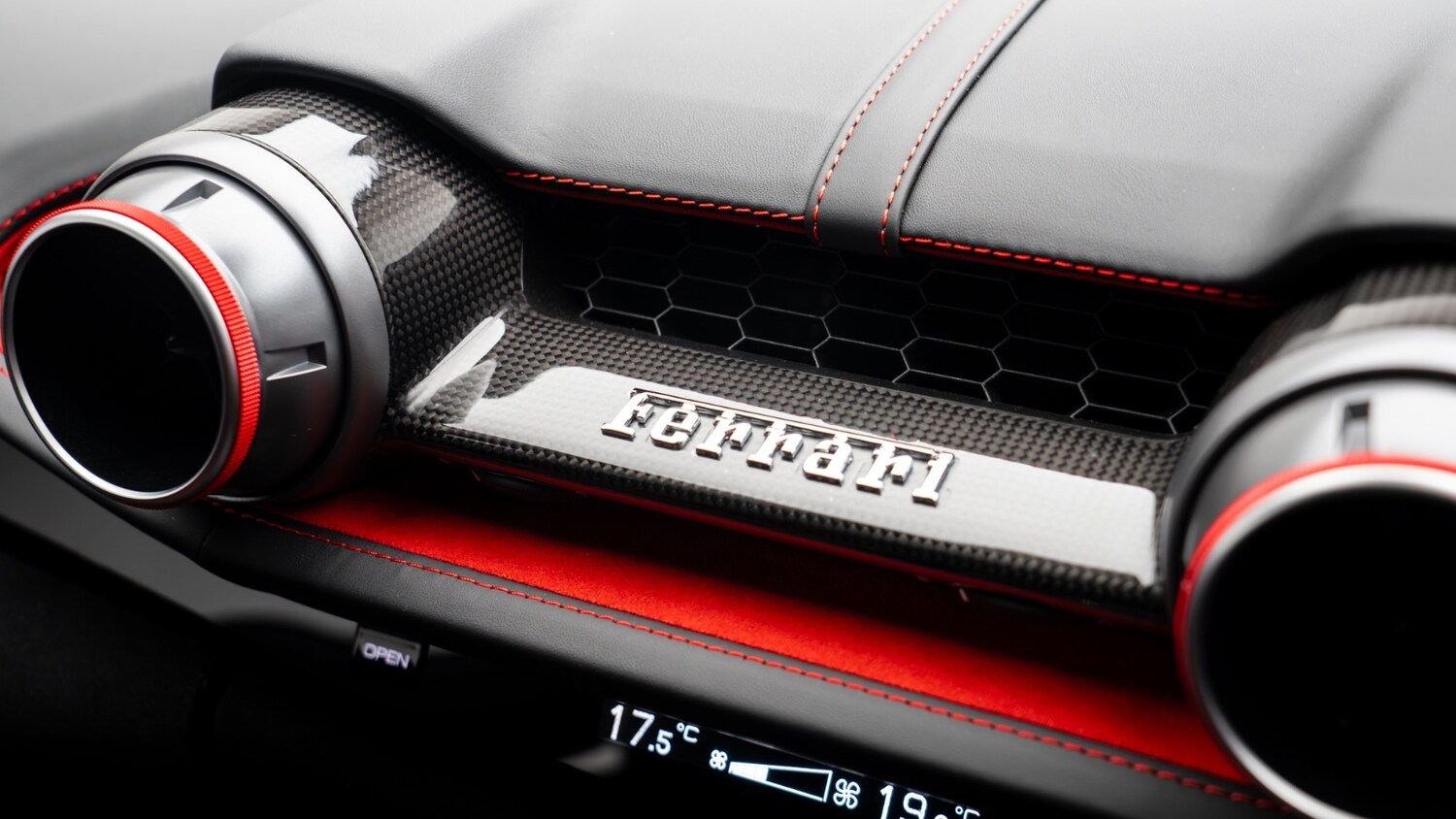 Used Ferrari 812 Superfast 2022 for sale - 77934397: Photo 28