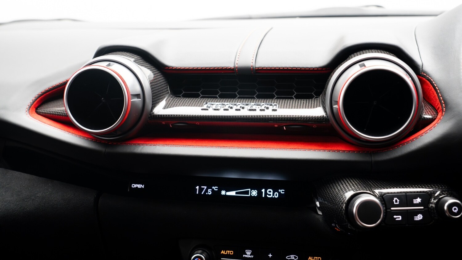 Used Ferrari 812 Superfast 2022 for sale - 77934397: Photo 29