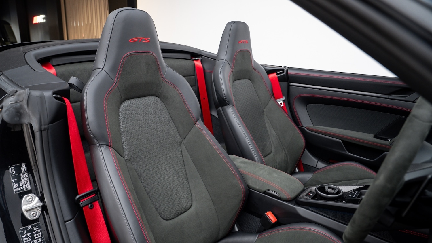 Used Porsche 911 2025 for sale - 77917903: Photo 4