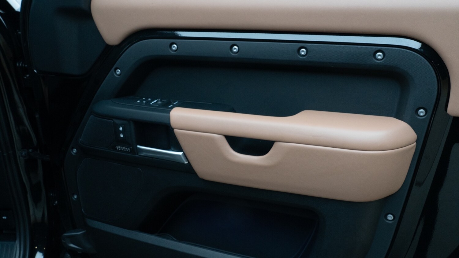 Used Land Rover Defender 2024 for sale - 77685686: Photo 19