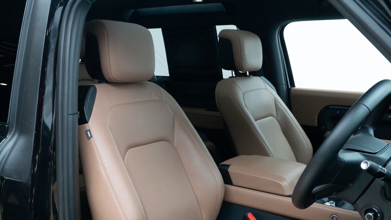 Used Land Rover Defender 2024 for sale - 77685686: Photo 3