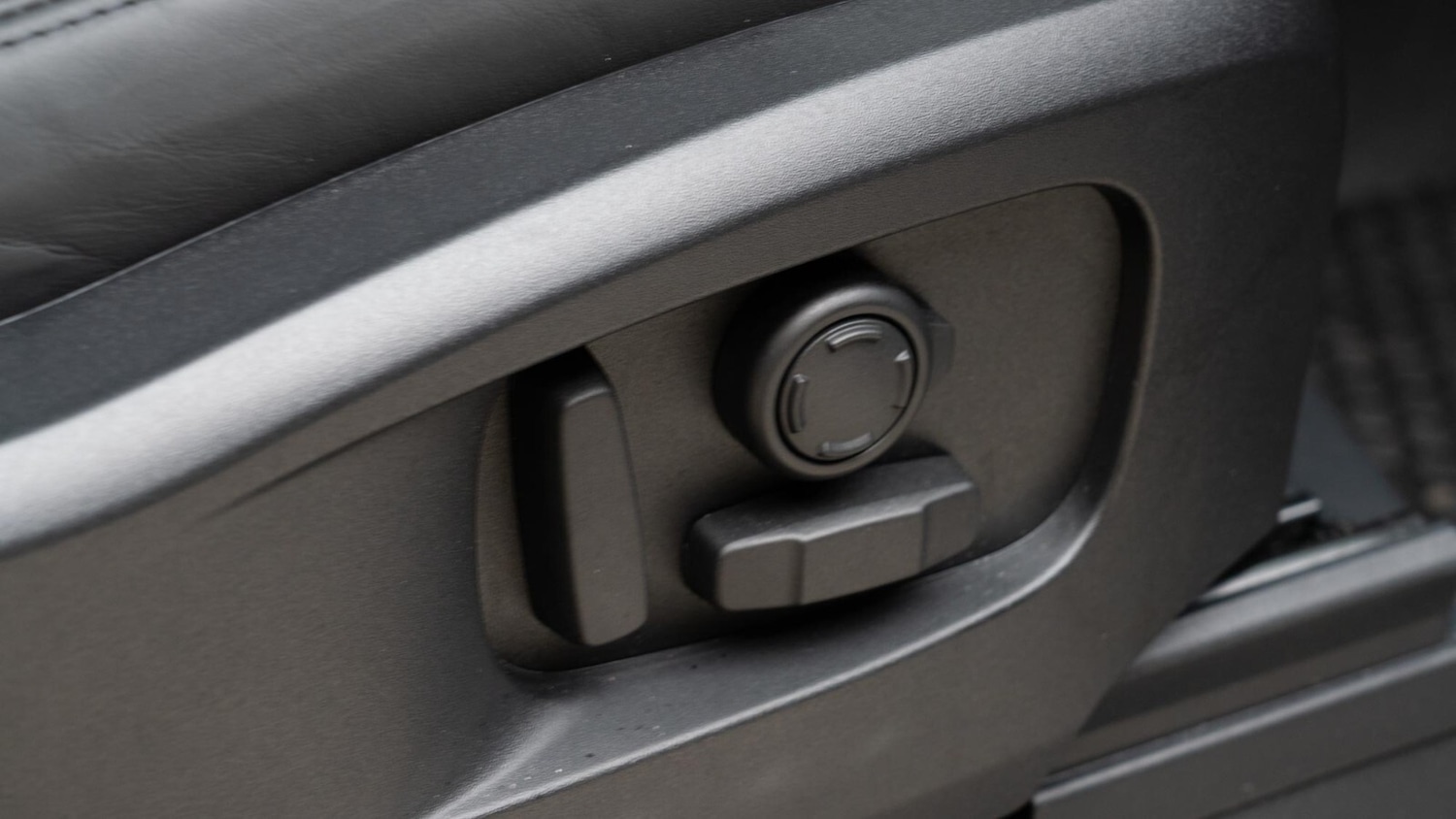 Used Land Rover Defender 2025 for sale - 76750166: Photo 16