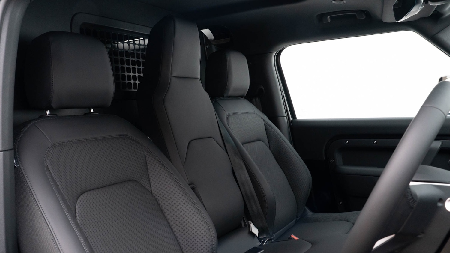 Used Land Rover Defender 2025 for sale - 76709356: Photo 3