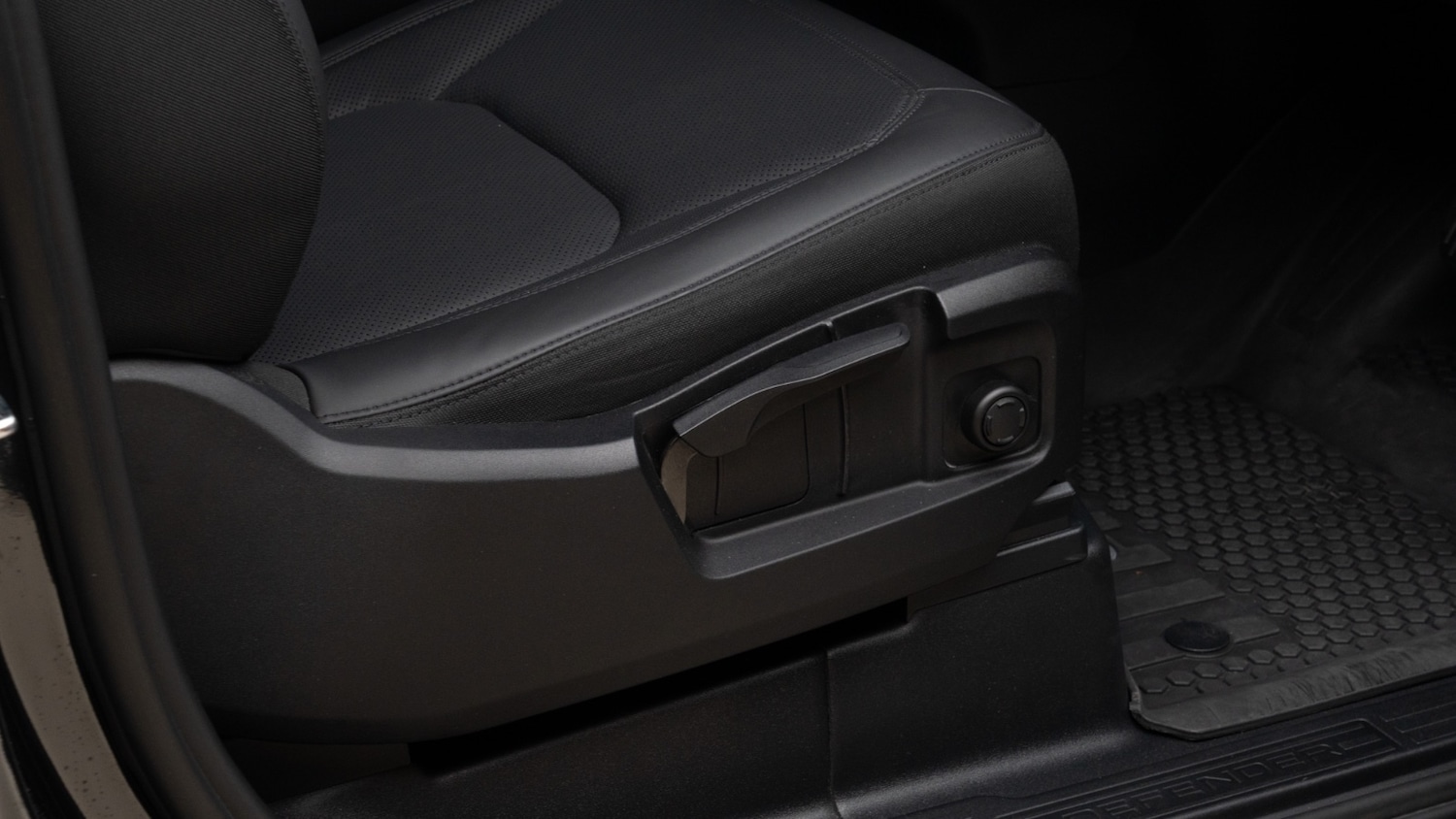 Used Land Rover Defender 2024 for sale - 76684169: Photo 14