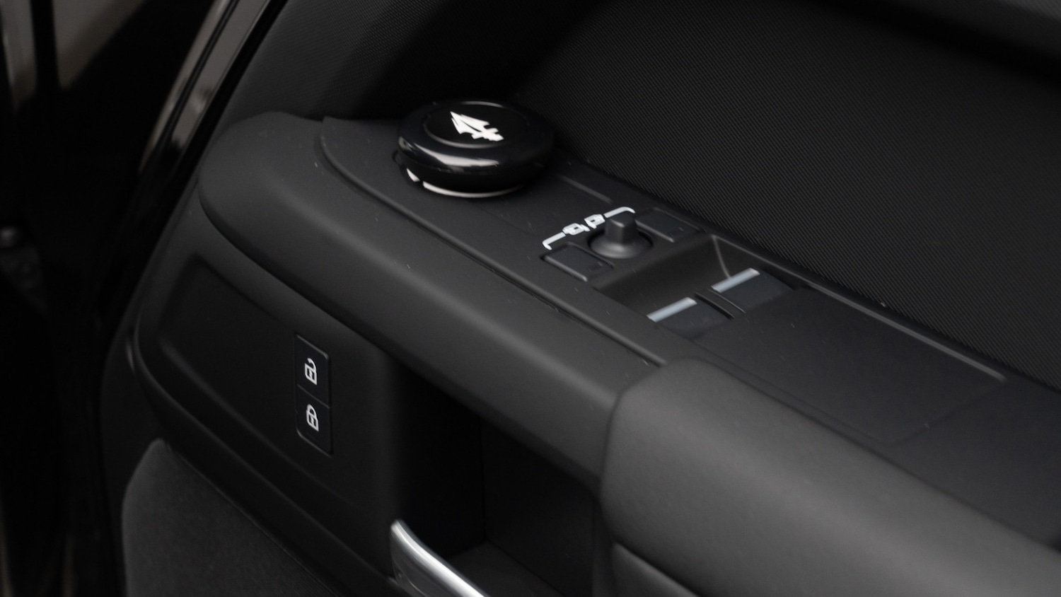 Used Land Rover Defender 2024 for sale - 76684169: Photo 15