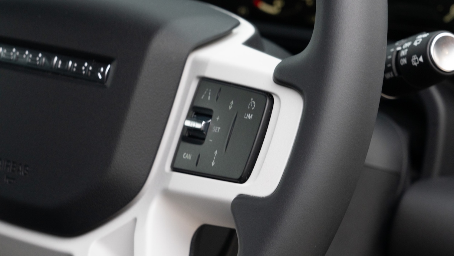 Used Land Rover Defender 2024 for sale - 76684169: Photo 17