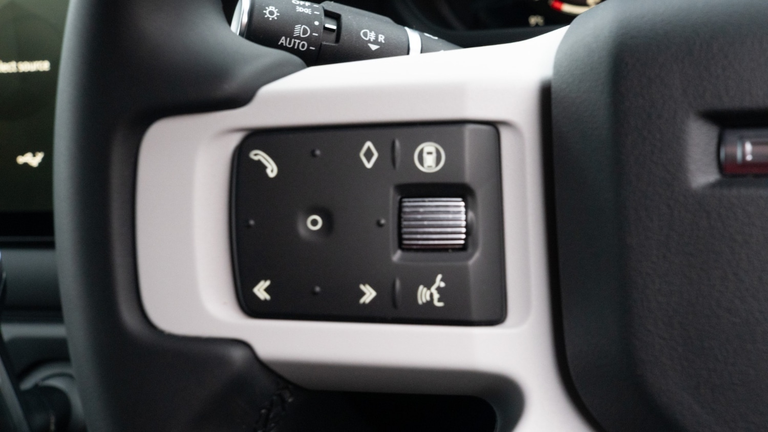 Used Land Rover Defender 2024 for sale - 76684169: Photo 20