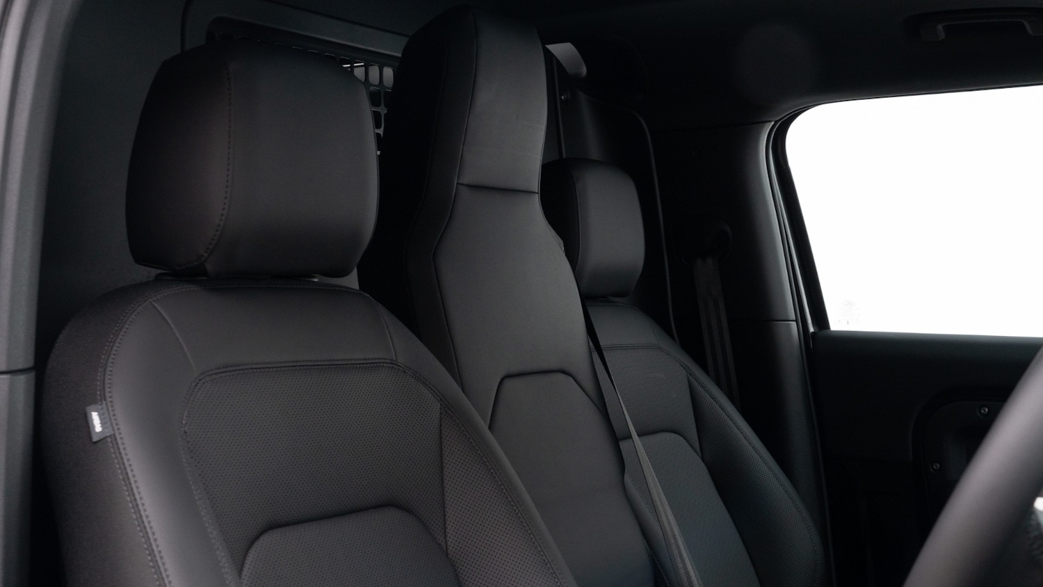 Used Land Rover Defender 2024 for sale - 76684169: Photo 3