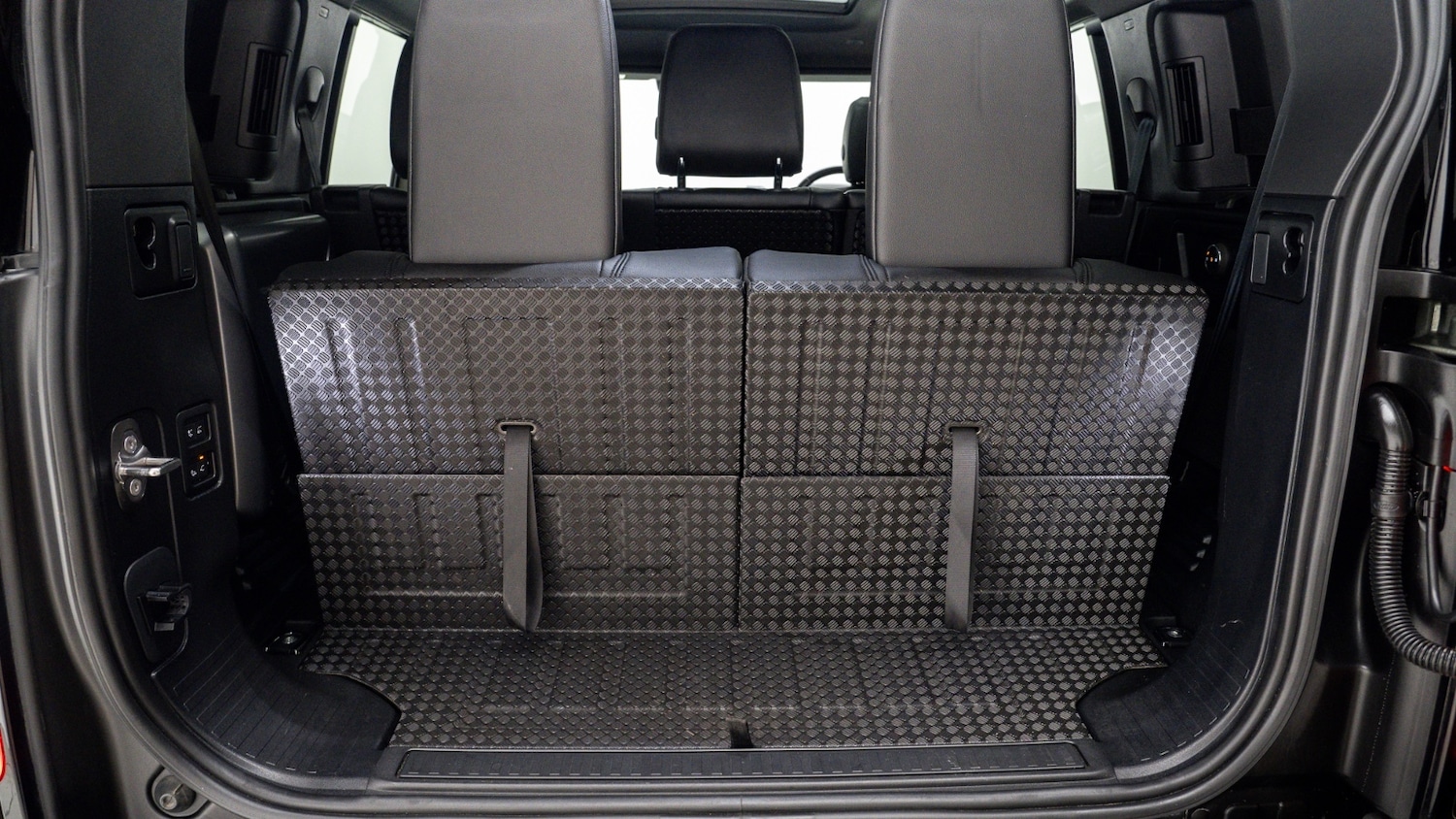 Used Land Rover Defender 2023 for sale - 77745790: Photo 10