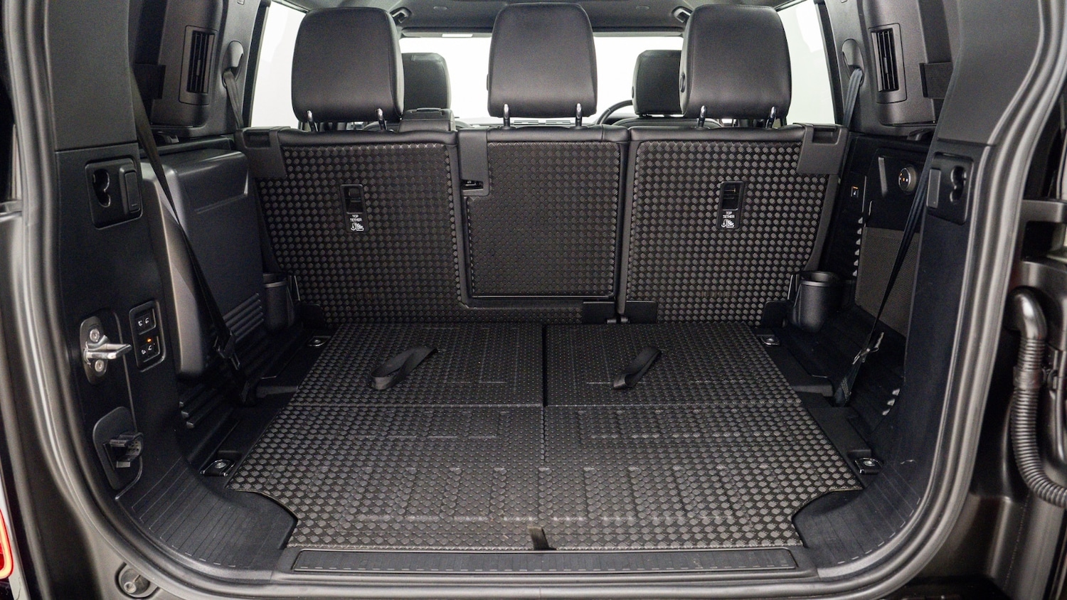 Used Land Rover Defender 2023 for sale - 77745790: Photo 11