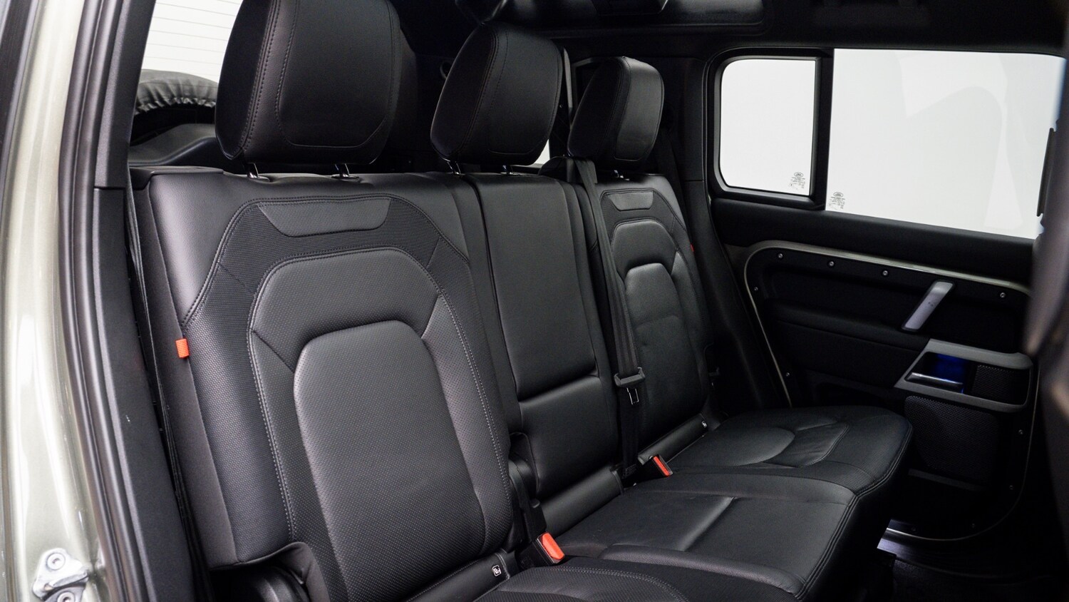 Used Land Rover Defender 2023 for sale - 77745790: Photo 13