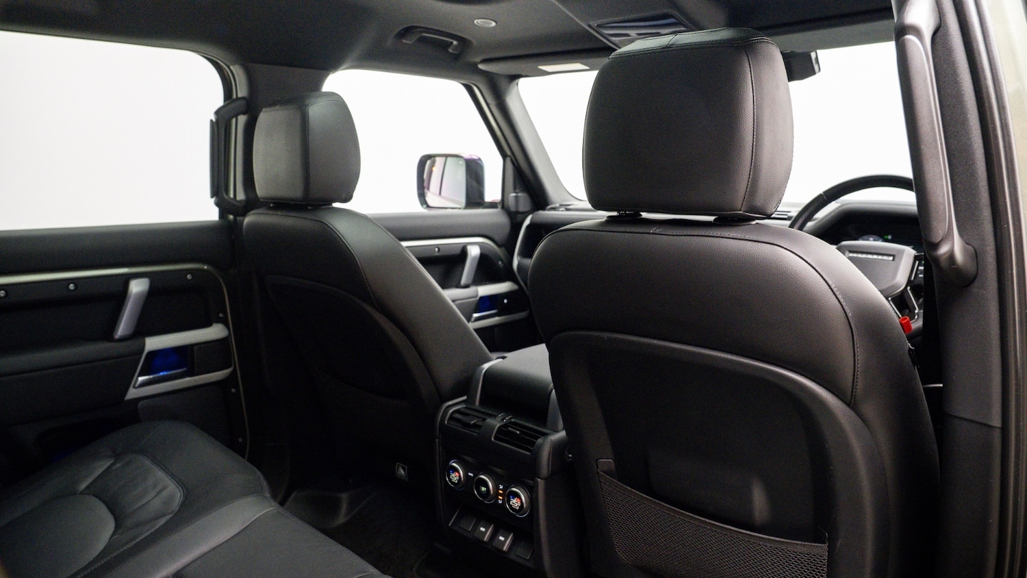 Used Land Rover Defender 2023 for sale - 77745790: Photo 14