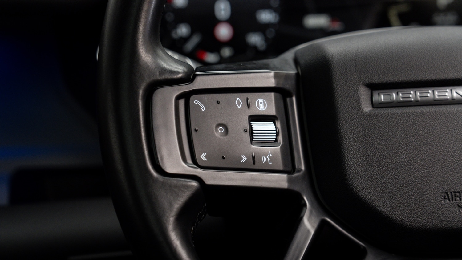 Used Land Rover Defender 2023 for sale - 77745790: Photo 17