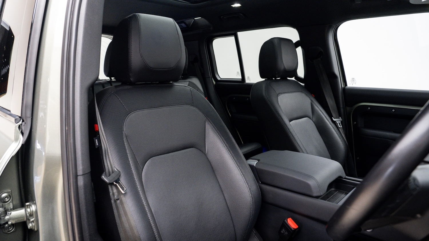 Used Land Rover Defender 2023 for sale - 77745790: Photo 3