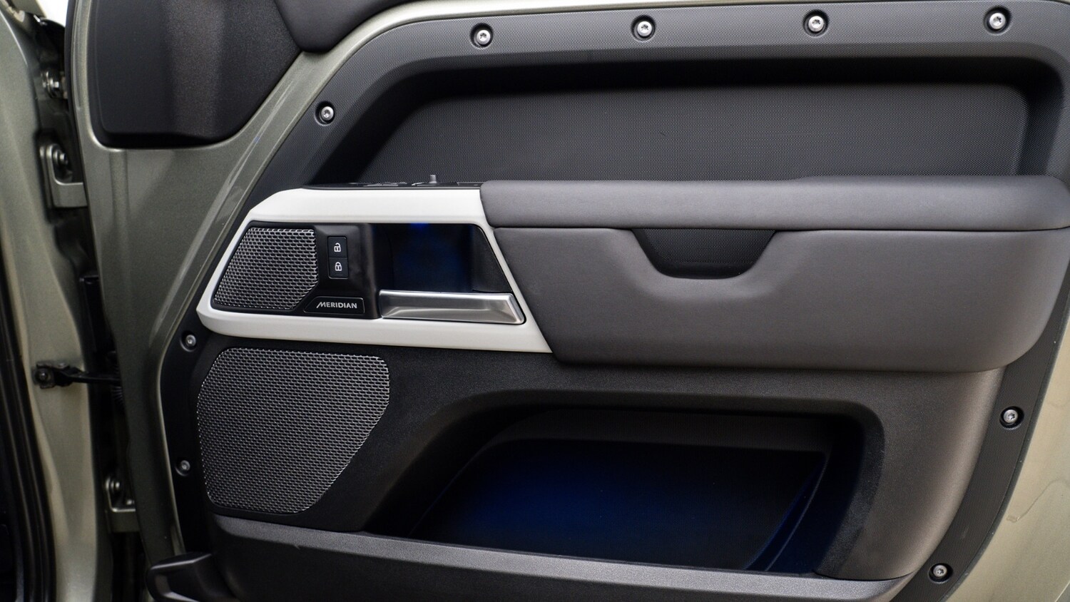 Used Land Rover Defender 2023 for sale - 77745790: Photo 32