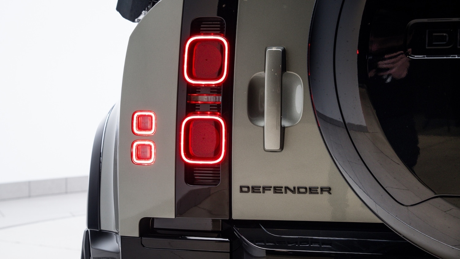 Used Land Rover Defender 2023 for sale - 77745790: Photo 44