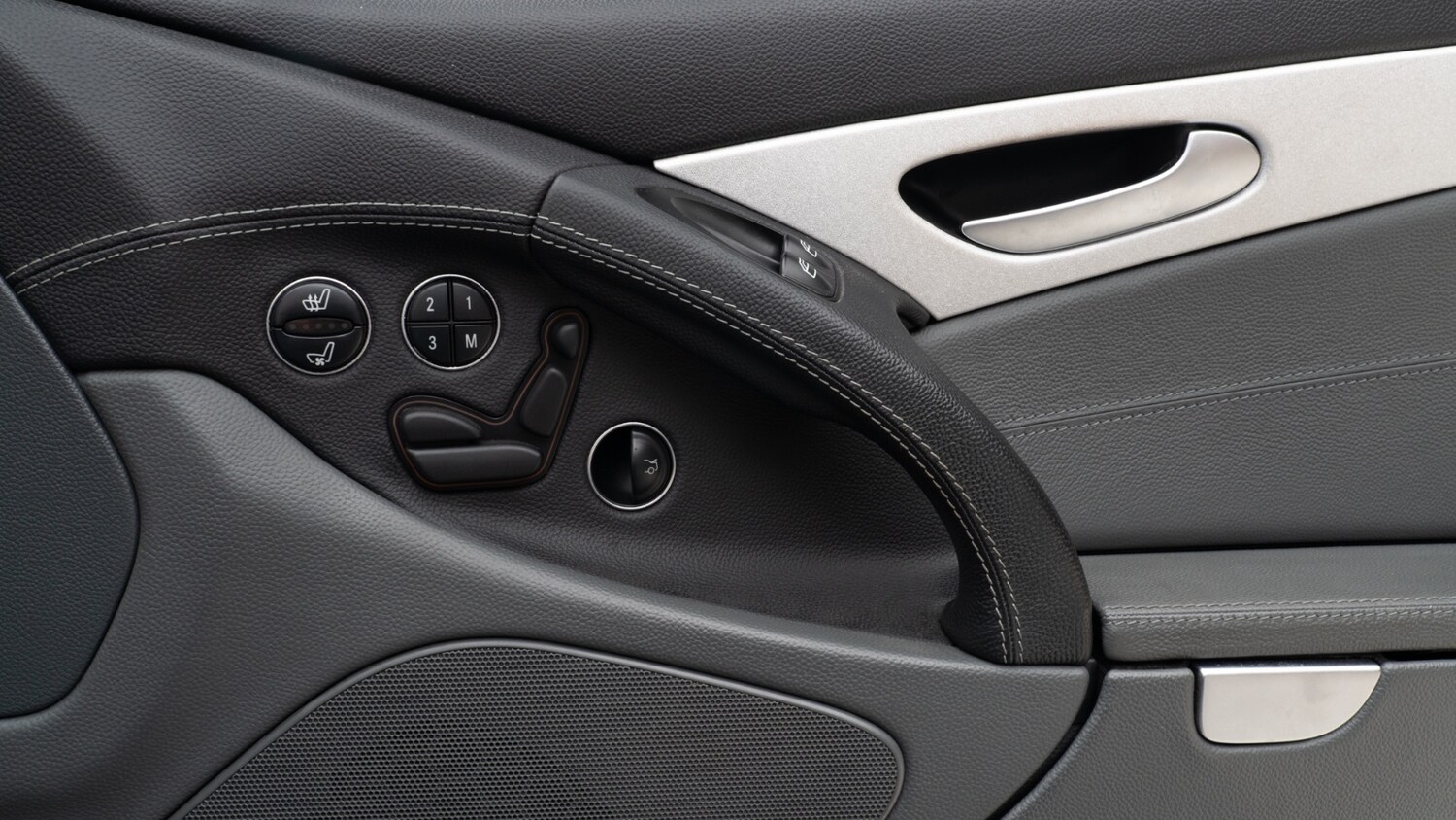 Used Mercedes-Benz SL 2004 for sale - 76124263: Photo 26