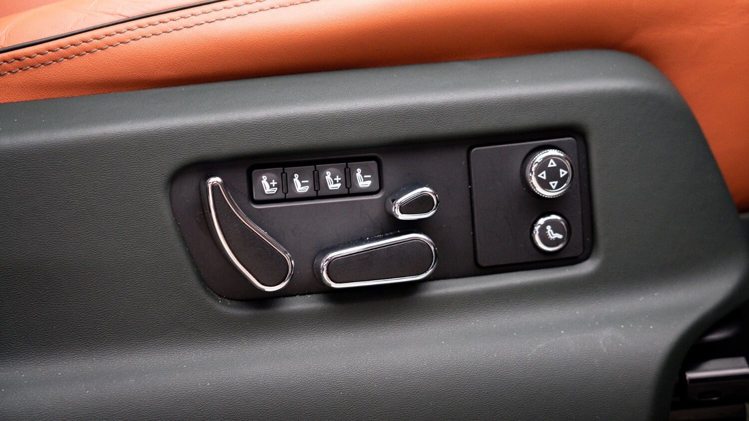 Used Land Rover Defender 2025 for sale - 77702696: Photo 28