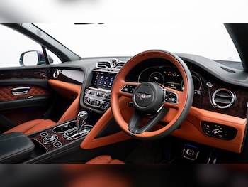 Used Land Rover Defender 2025 for sale - 77702696: Photo