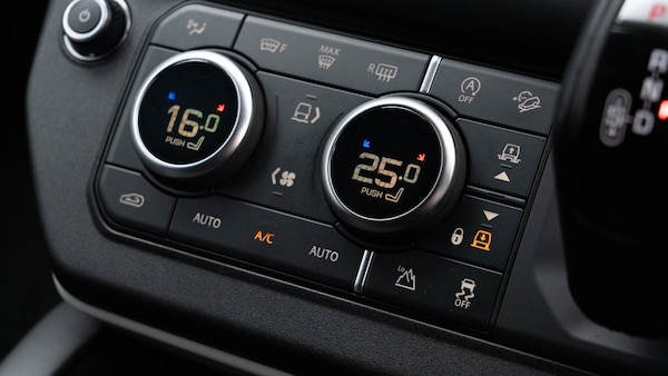Used Land Rover Defender 2023 for sale - 76328061: Photo 10
