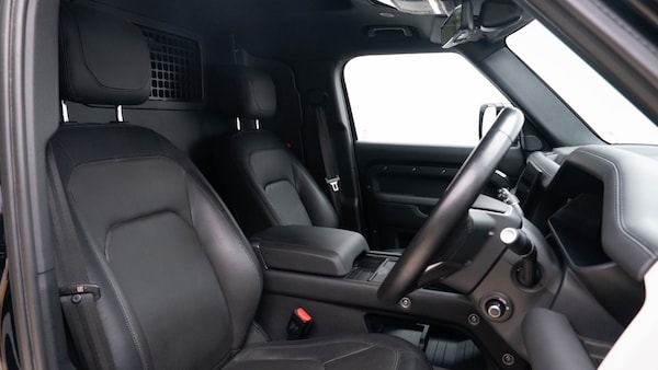 Used Land Rover Defender 2023 for sale - 76328061: Photo 2