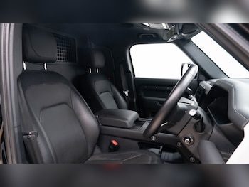 Used Land Rover Defender 2023 for sale - 76328061: Photo 2
