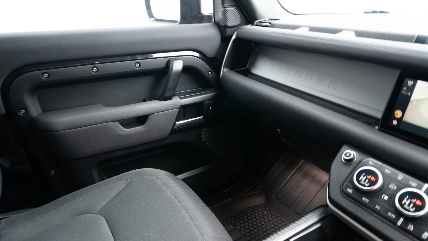 Used Land Rover Defender 2022 for sale - 76640185: Photo 25