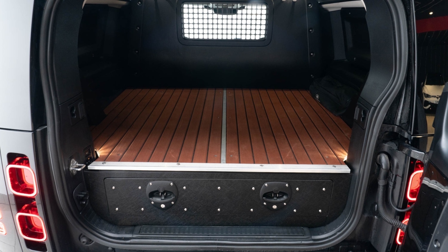 Used Land Rover Defender 2022 for sale - 76640185: Photo 4