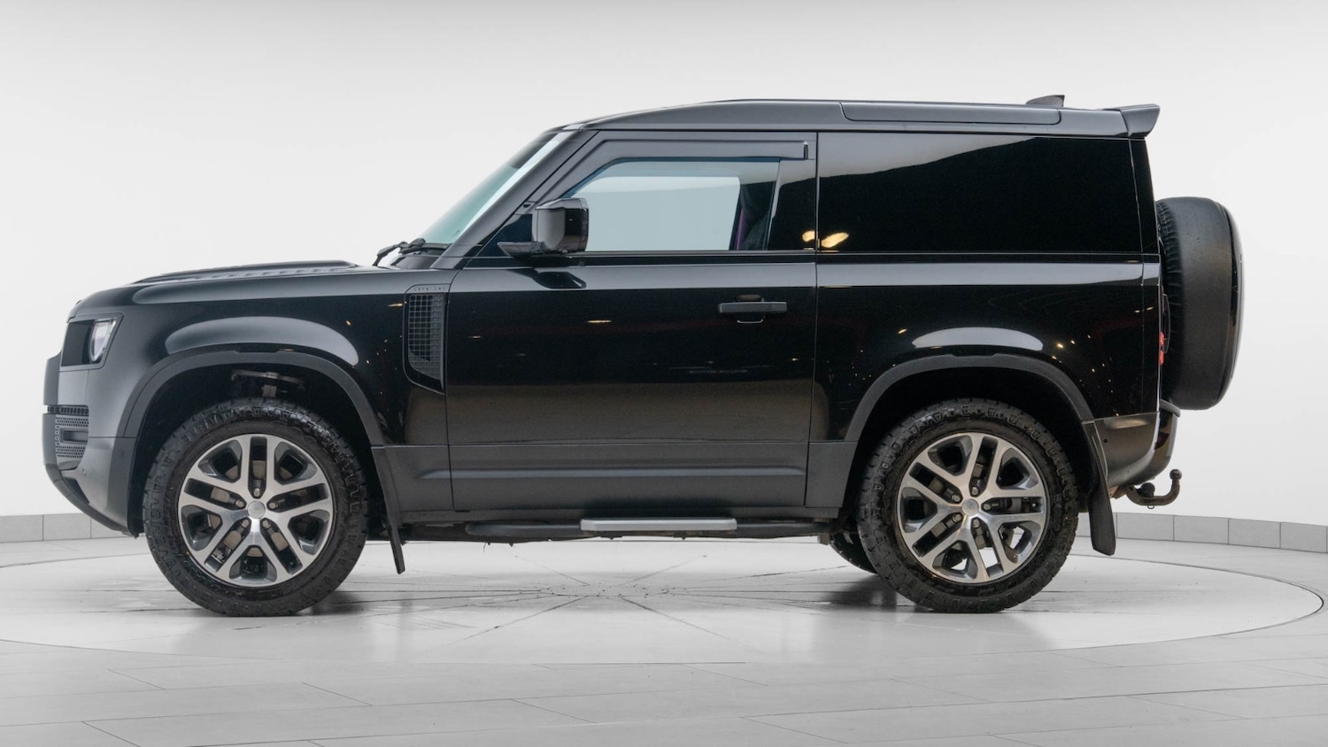 Used Land Rover Defender 2022 for sale - 76640185: Photo 5