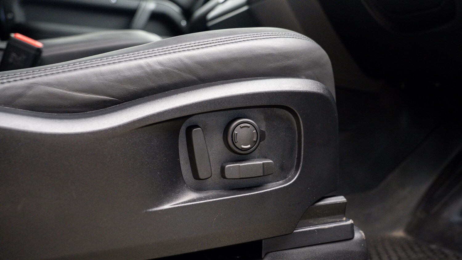 Used Land Rover Defender 2025 for sale - 77570037: Photo 13