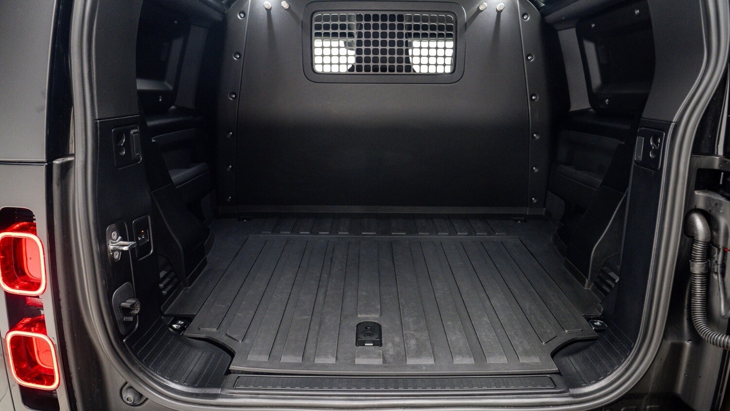 Used Land Rover Defender 2025 for sale - 77570037: Photo 4