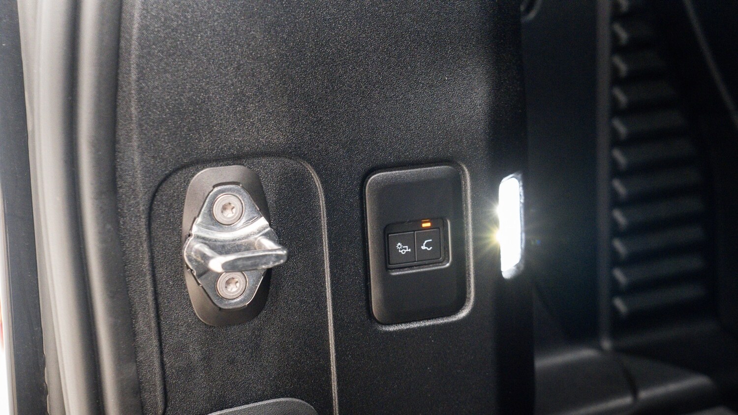 Used Land Rover Defender 2025 for sale - 77570037: Photo 9