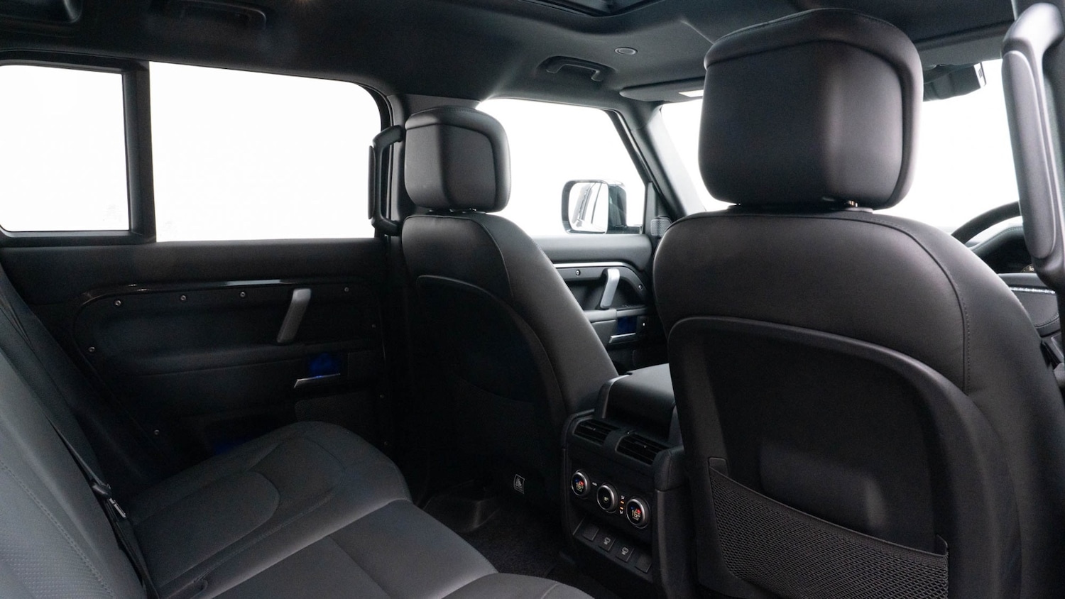 Used Land Rover Defender 2024 for sale - 76146243: Photo 15