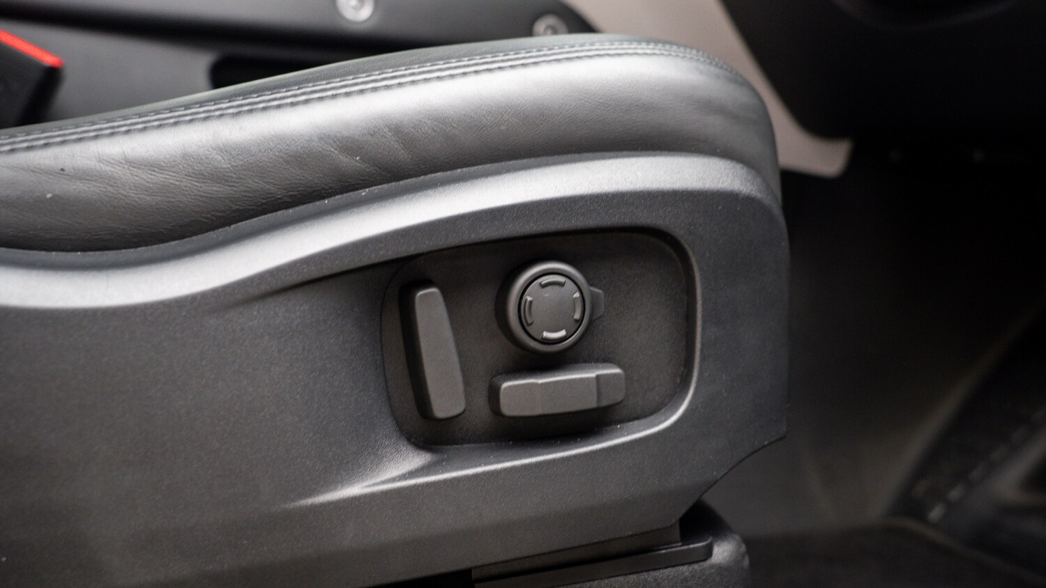 Used Land Rover Defender 2024 for sale - 77959981: Photo 30