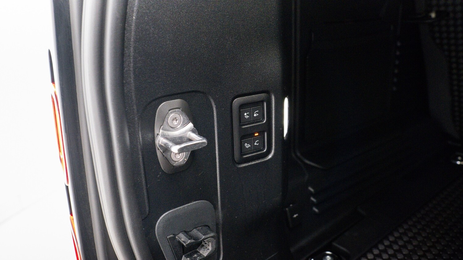 Used Land Rover Defender 2024 for sale - 77959981: Photo 9