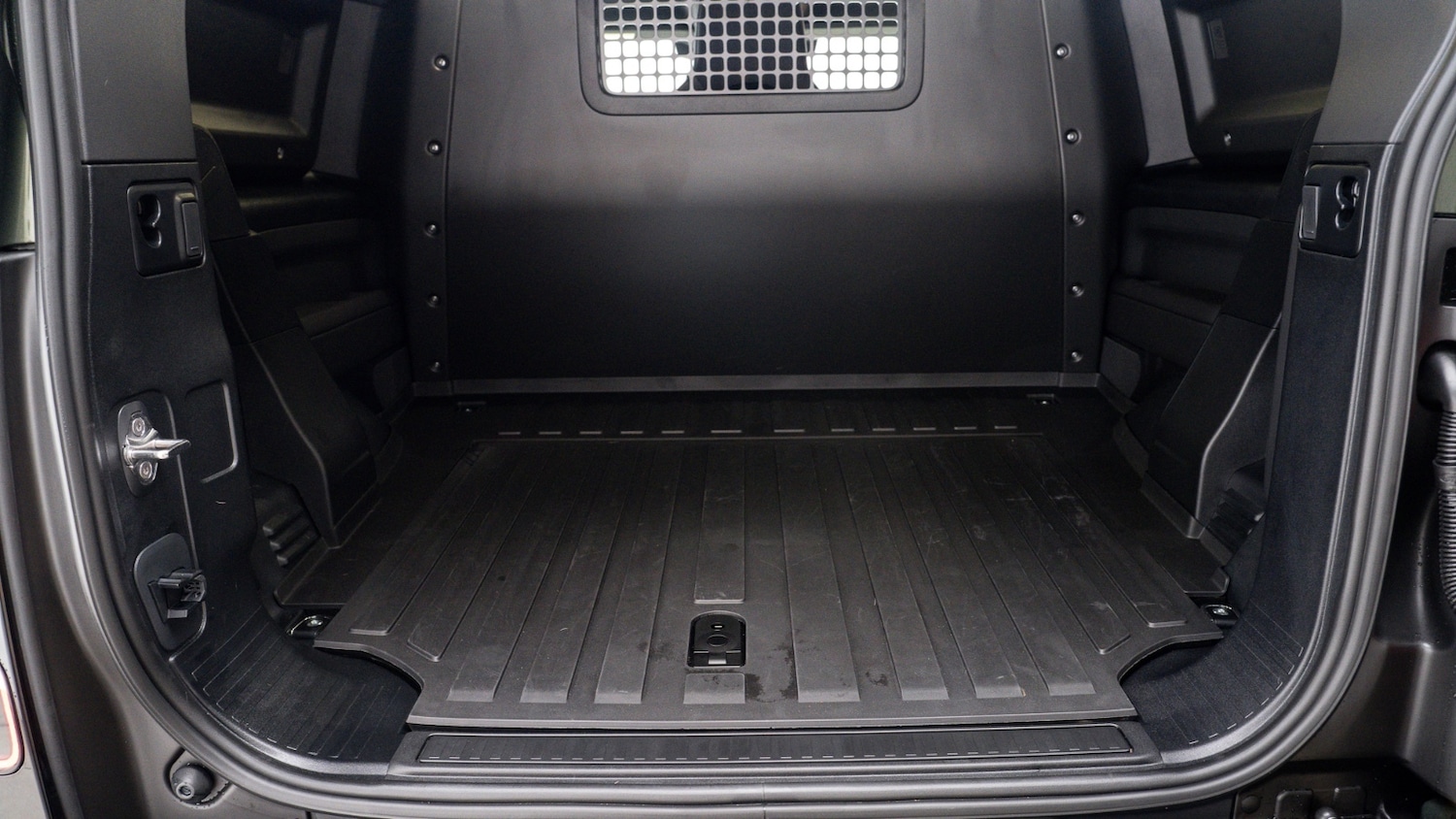 Used Land Rover Defender 2025 for sale - 77235556: Photo 4