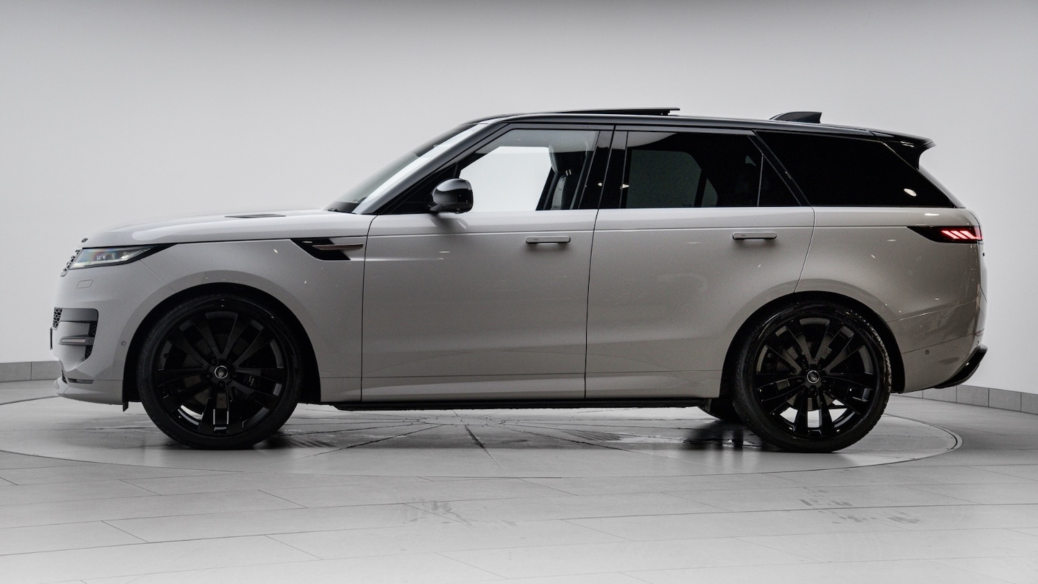 Used Land Rover Range Rover Sport 2023 for sale - 77057885: Photo 4