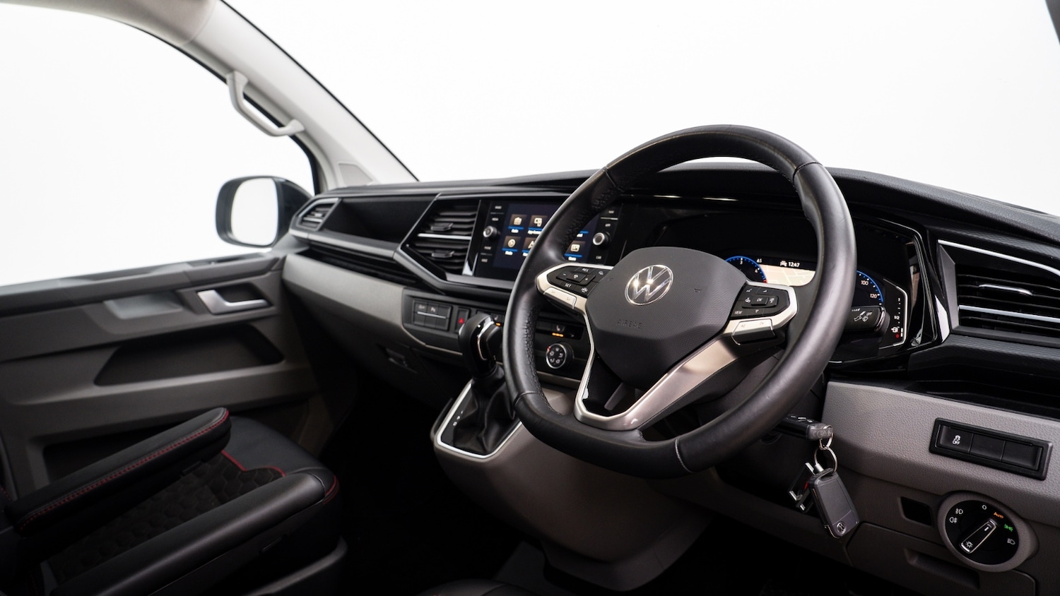 Used Volkswagen Transporter 2024 for sale - 77247960: Photo 2