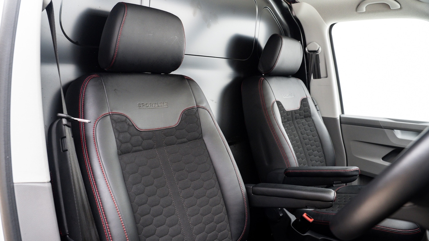 Used Volkswagen Transporter 2024 for sale - 77247960: Photo 3