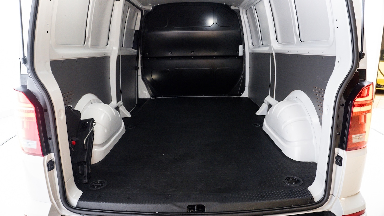 Used Volkswagen Transporter 2024 for sale - 77247960: Photo 4