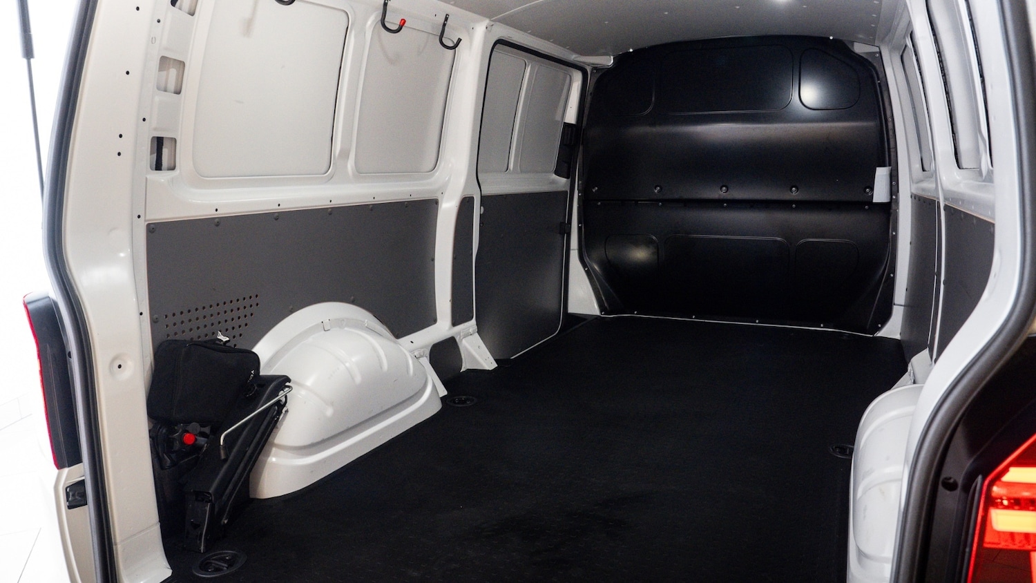 Used Volkswagen Transporter 2024 for sale - 77247960: Photo 9