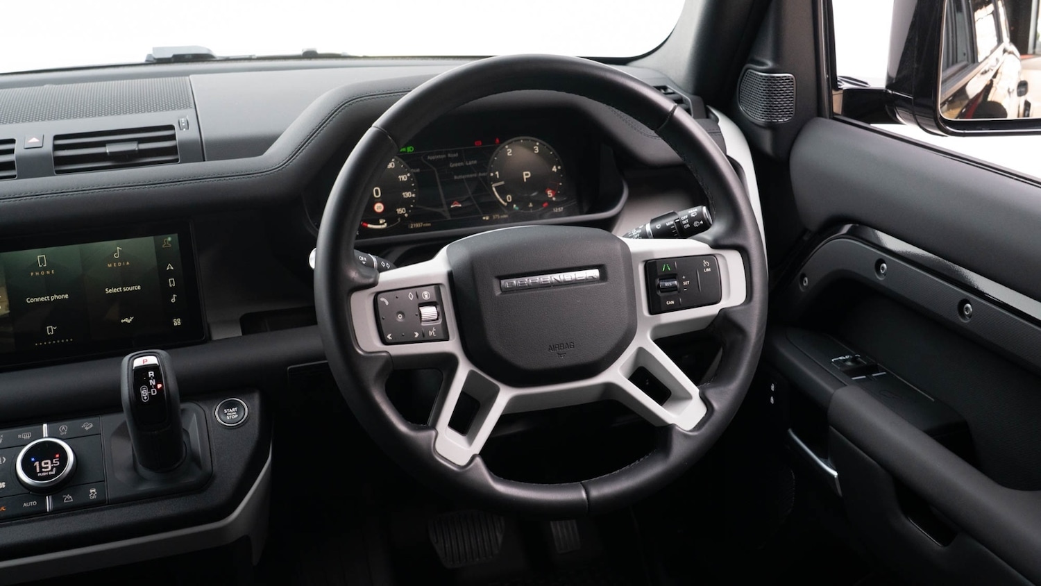 Used Land Rover Defender 2023 for sale - 76104301: Photo 18