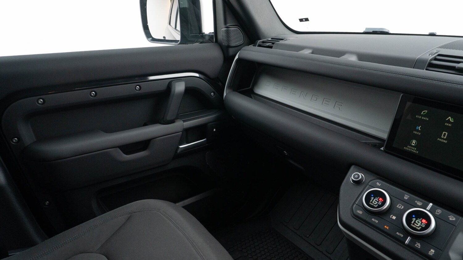 Used Land Rover Defender 2023 for sale - 76104301: Photo 30