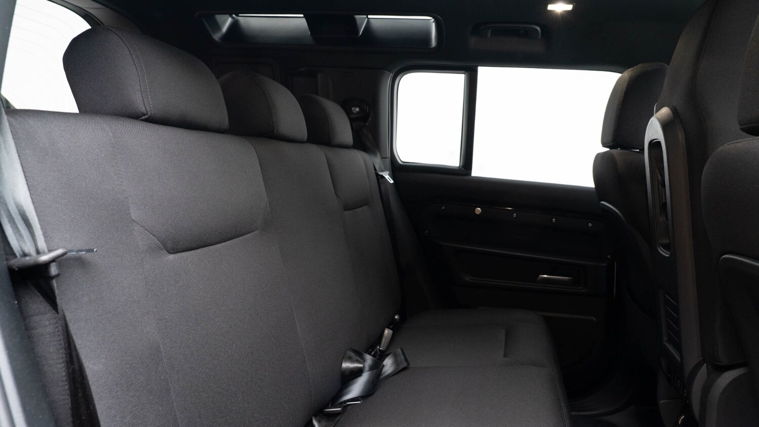 Used Land Rover Defender 2023 for sale - 76104301: Photo 4