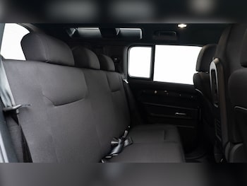 Used Land Rover Defender 2023 for sale - 76104301: Photo 4