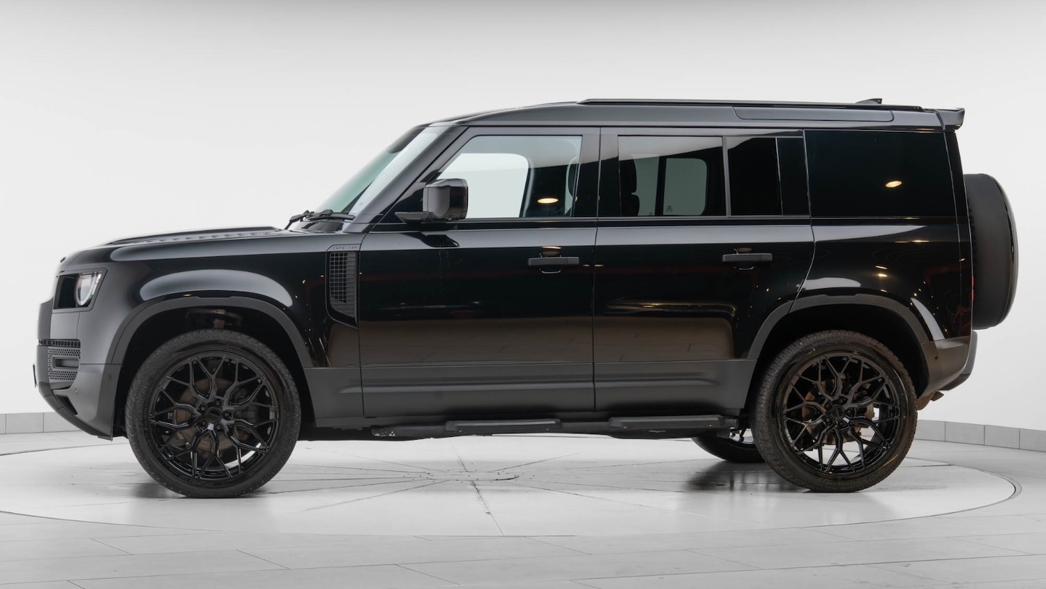 Used Land Rover Defender 2023 for sale - 76104301: Photo 6