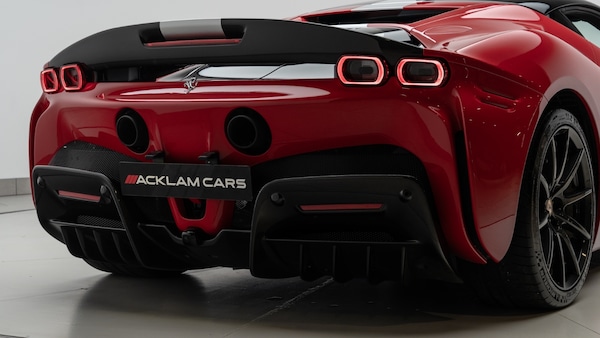 Used Ferrari SF90 Stradale 2021 for sale - 75537310: Photo 16