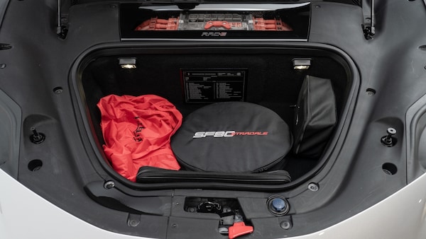 Used Ferrari SF90 Stradale 2021 for sale - 75537310: Photo 26