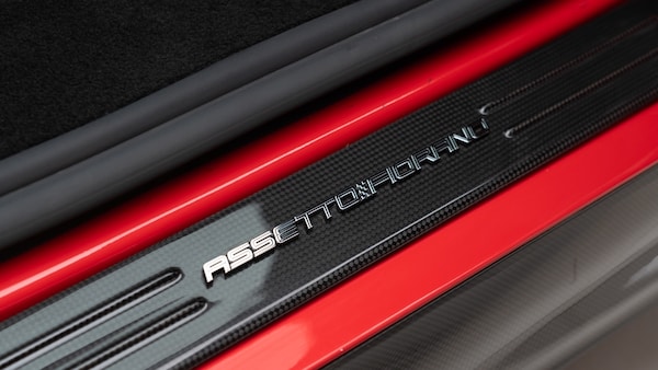 Used Ferrari SF90 Stradale 2021 for sale - 75537310: Photo 32